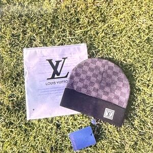 black and grey beanie